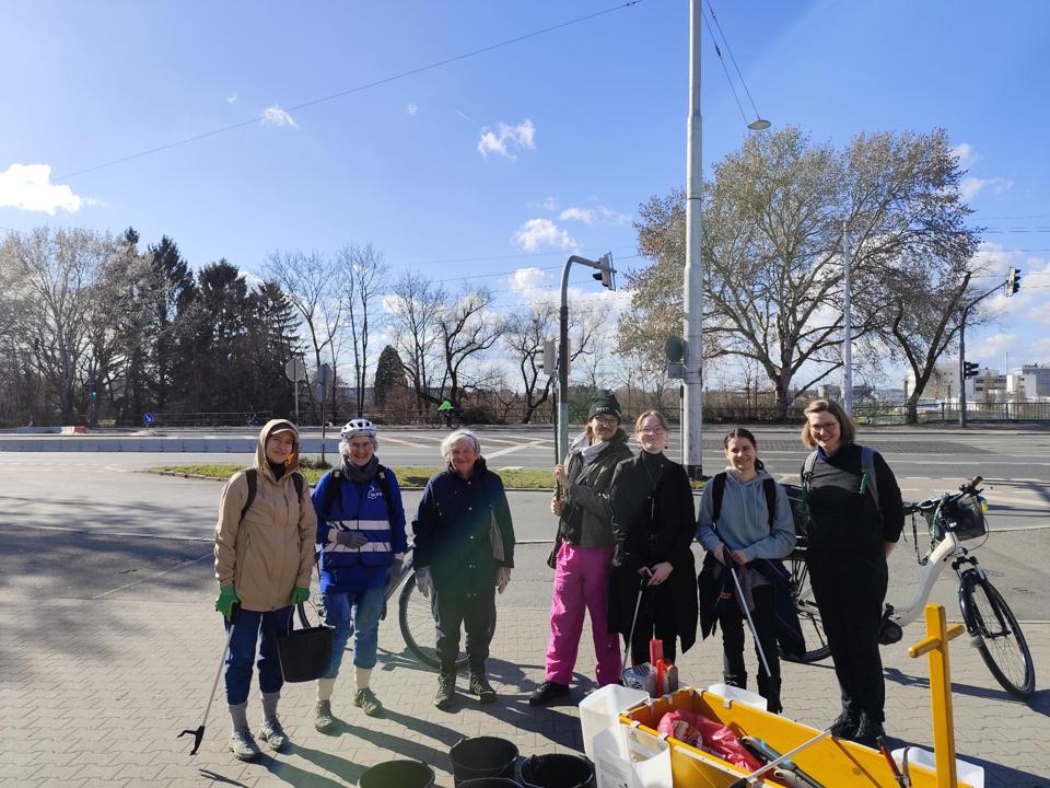 Die Crew am Anfang der Sammelaktion