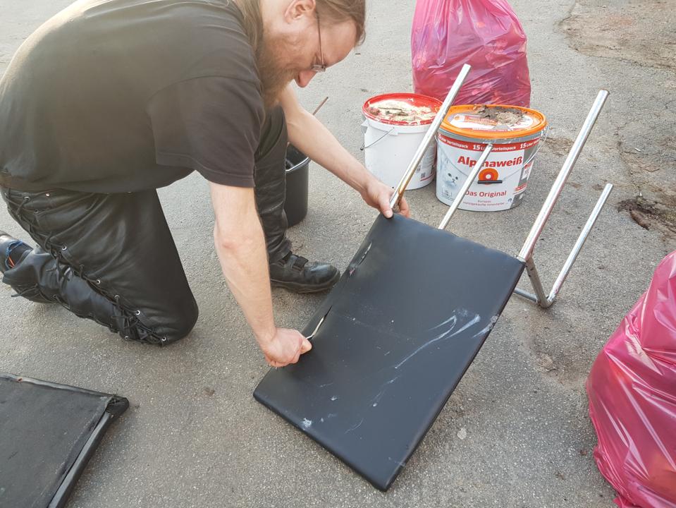 Es steht wieder Sperrmuell auf der Speisekarte, Jungs!