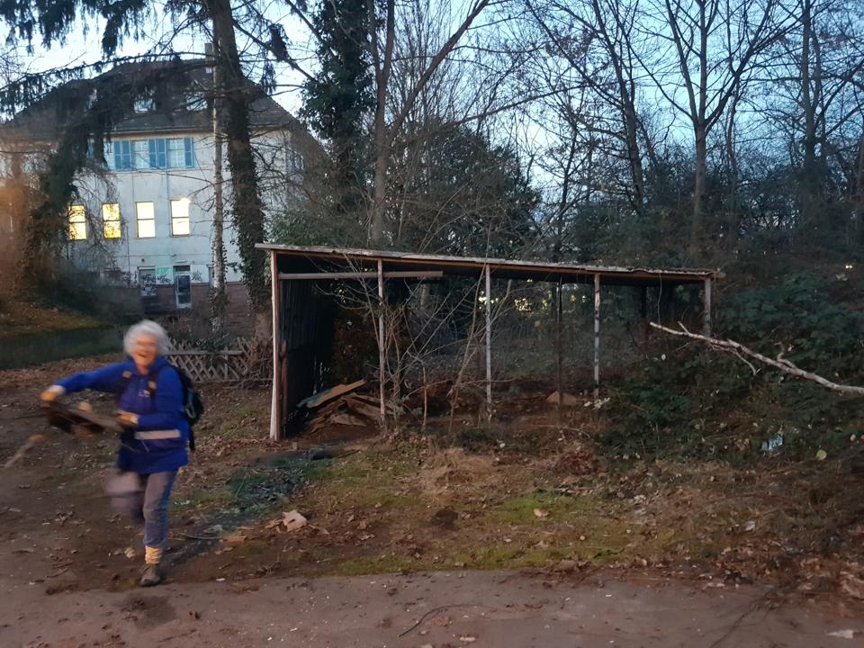 Kirstin fluechtet aus dem Bild raus.