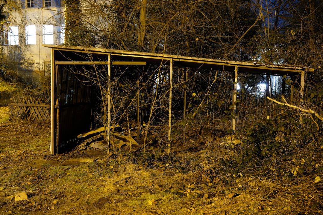 Die Garage mit den Asbestplatten