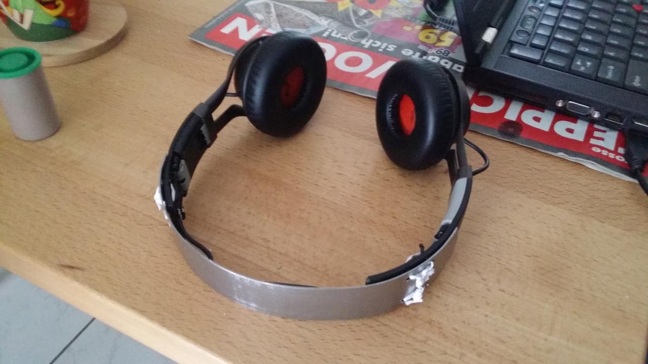 Headset aufgeklappt