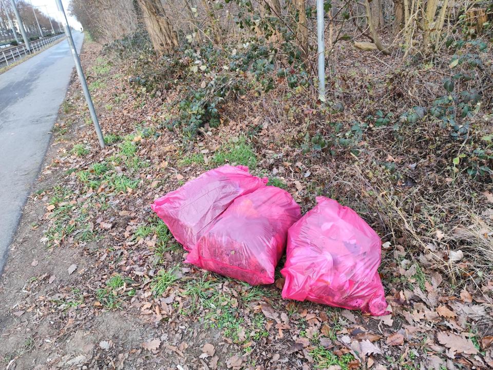 Drei Saecke liegen bereit.