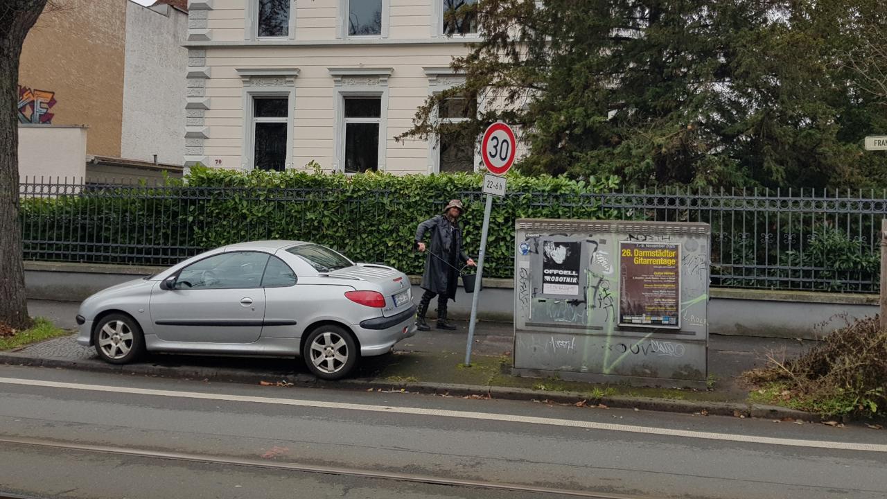 Dr. Dee auf der falschen Strassenseite