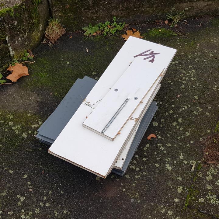 Sperrmuell ordentlich zusammengelegt.