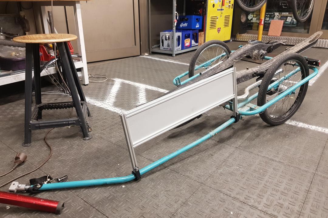 Tafel am Cycle-Carrier montiert.