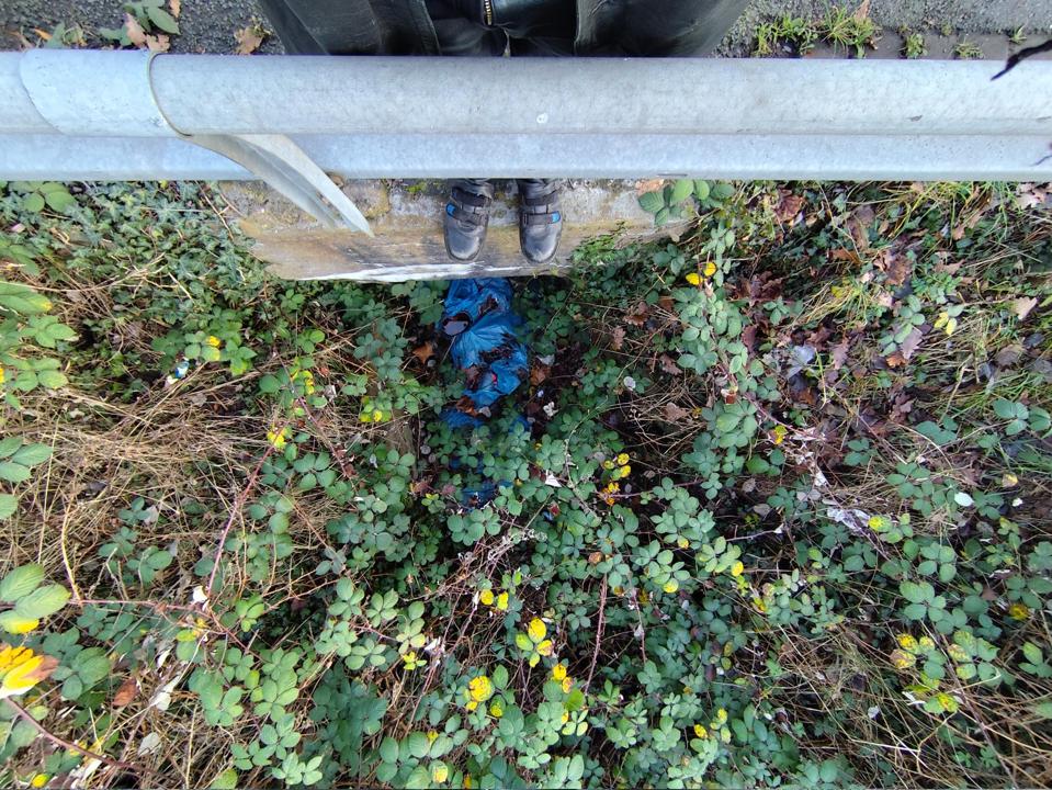 Muell einfach den Hang hinuntergeworfen