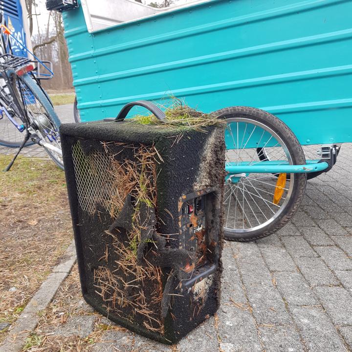 Lautsprecher steht vor Ploggenom 3