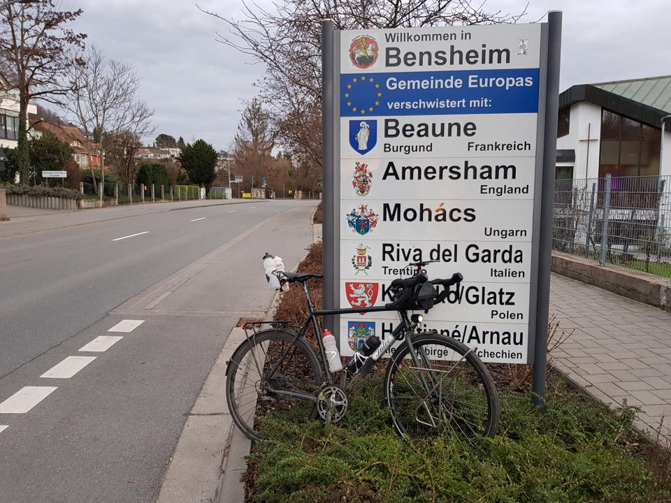 Willkommensschild Bensheim & Verschwisterungen