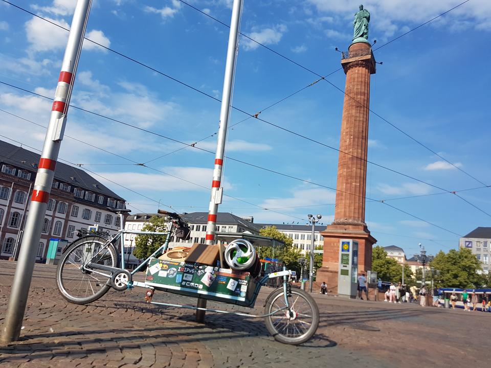 Anlage auf dem Lastenrad aufgebaut